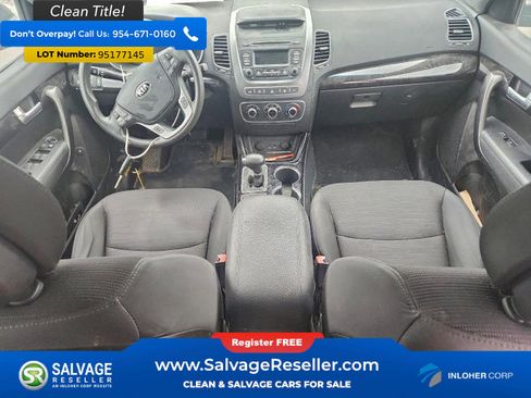 Used 2014 Kia Sorento LX image 11