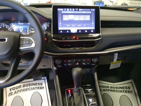 New 2026 Jeep Compass Latitude image 18