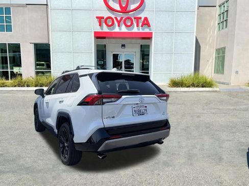 Used 2025 Toyota RAV4 SE w/ Convenience Package AWD/4WD image 5