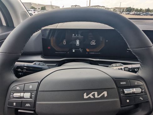 New 2026 Kia Sportage LX FWD image 34