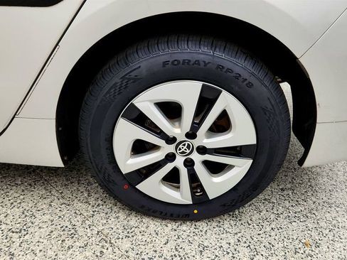 Used 2016 Toyota Prius Four w/ Protection Package FWD image 9