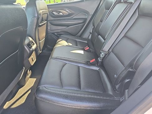 Used 2024 GMC Terrain SLT image 23