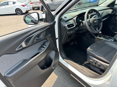Certified 2023 Chevrolet TrailBlazer LT w/ Convenience Package FWD image 8