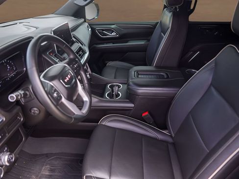 Used 2023 GMC Yukon SLT w/ SLT Luxury Package RWD image 9