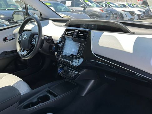 Used 2022 Toyota Prius LE FWD image 15