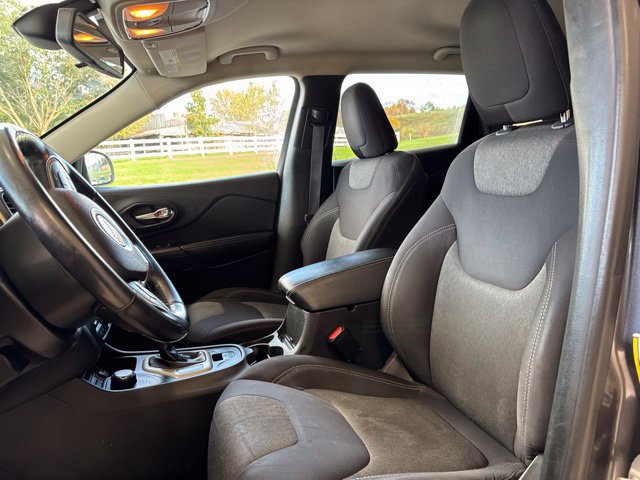 Used 2014 Jeep Cherokee Latitude AWD/4WD image 3