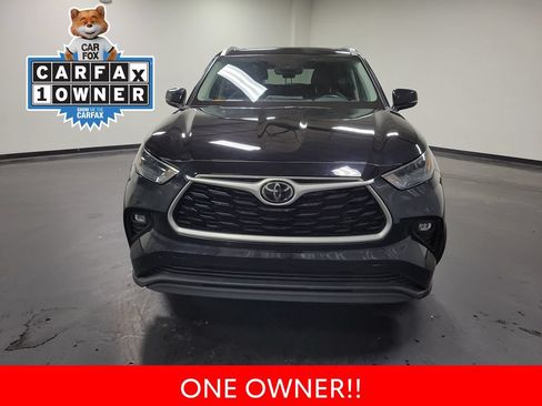 Used 2023 Toyota Highlander XLE AWD/4WD image 3