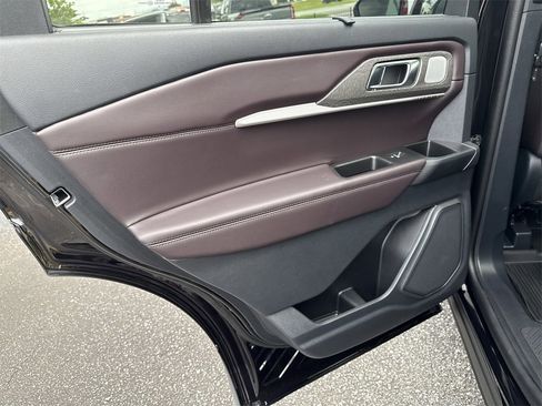 Used 2025 Ford Explorer Platinum image 22