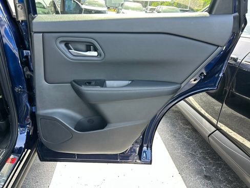 Used 2026 Nissan Rogue SV FWD image 44