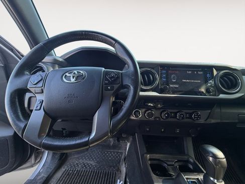 Used 2016 Toyota Tacoma TRD Off-Road w/ Towing Package AWD/4WD image 10