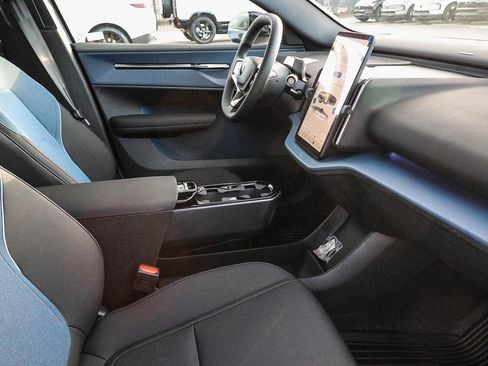 New 2026 Volvo EX30 Plus w/ Protection Package image 16