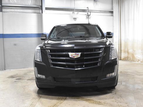 Used 2020 Cadillac Escalade Premium Luxury w/ Escalade Sport Edition AWD/4WD image 32