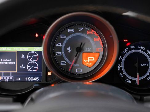 Used 2014 Ferrari California image 26