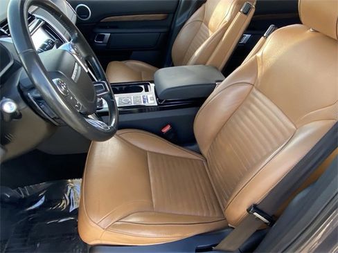 Used 2017 Land Rover Discovery HSE image 5