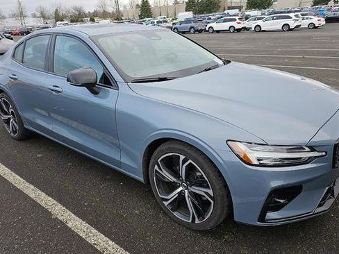 Used 2024 Volvo S60 B5 Core image 2