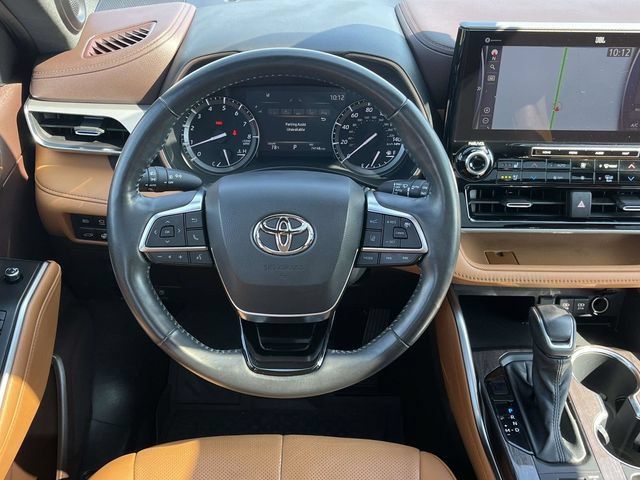 Used 2021 Toyota Highlander Platinum AWD/4WD image 19