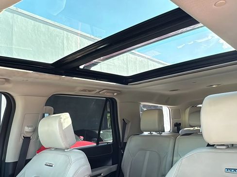 Used 2018 Ford Expedition Platinum AWD/4WD image 30