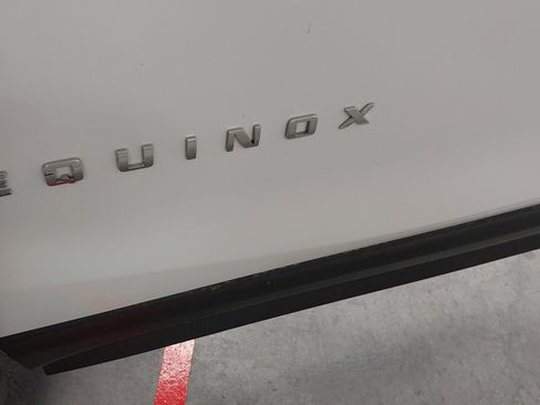 Used 2018 Chevrolet Equinox LT FWD image 32