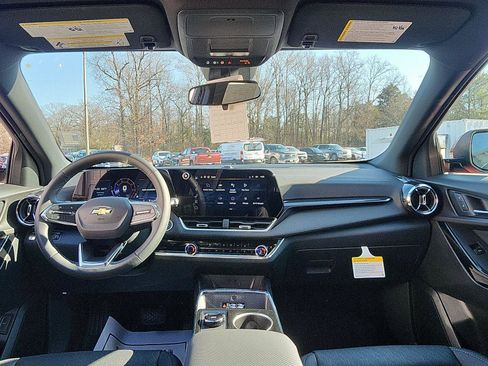 New 2026 Chevrolet Equinox LT w/ Convenience Package II image 24