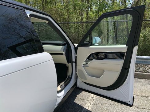 New 2025 Land Rover Range Rover SE image 14