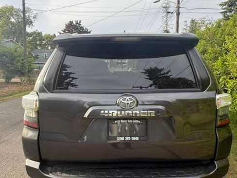 Used 2018 Toyota 4Runner SR5 RWD image 4
