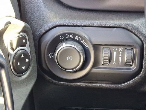 Used 2018 Jeep Wrangler Sport S image 22