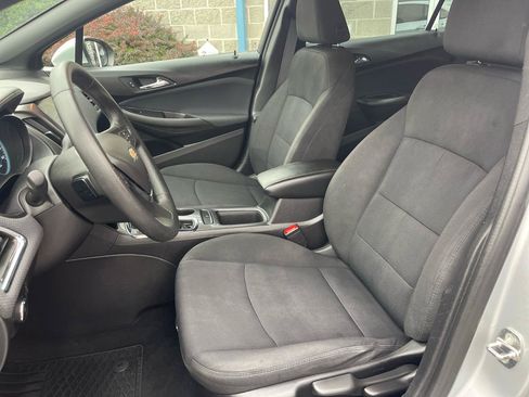Used 2017 Chevrolet Cruze LT w/ RS Package FWD image 18