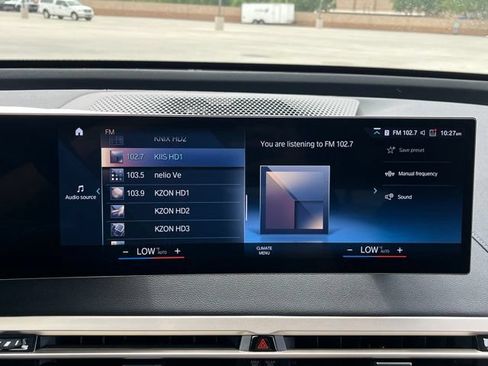 Used 2023 BMW iX xDrive50 w/ Sport Package AWD/4WD image 17