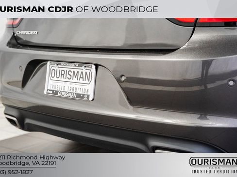 Used 2019 Dodge Charger SXT w/ Leather Interior Group image 7