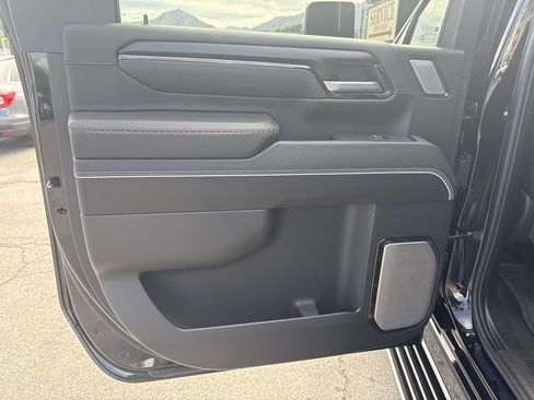 Used 2025 GMC Sierra 2500 AT4X w/ AT4X AEV Edition AWD/4WD image 17