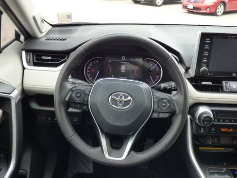 Used 2020 Toyota RAV4 Limited FWD image 20