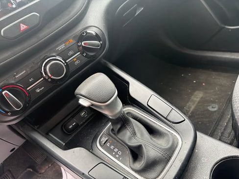 Used 2023 Kia Soul LX FWD image 24