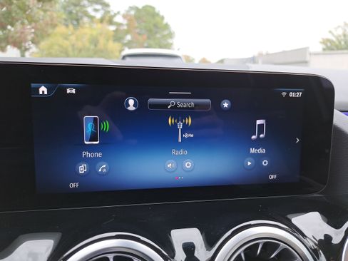 Certified 2025 Mercedes-Benz GLA 250 4MATIC image 24