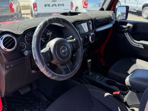 Used 2014 Jeep Wrangler Rubicon w/ Power Convenience Group AWD/4WD image 12
