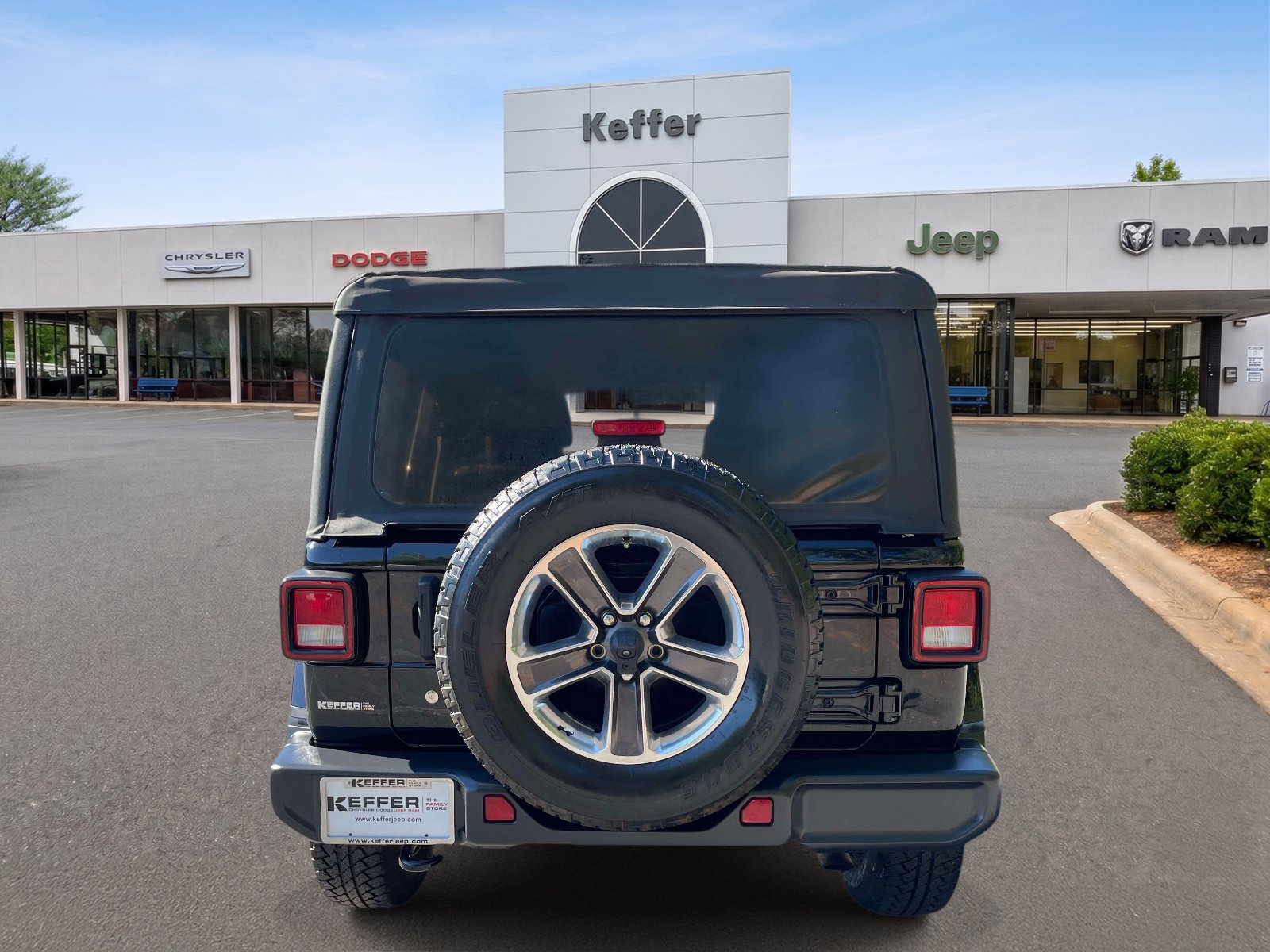 Used 2020 Jeep Wrangler Unlimited Sahara AWD/4WD image 5