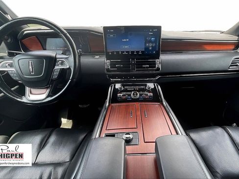 Used 2022 Lincoln Navigator Reserve image 16