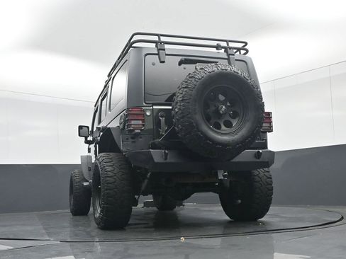 Used 2012 Jeep Wrangler Unlimited Sahara image 39