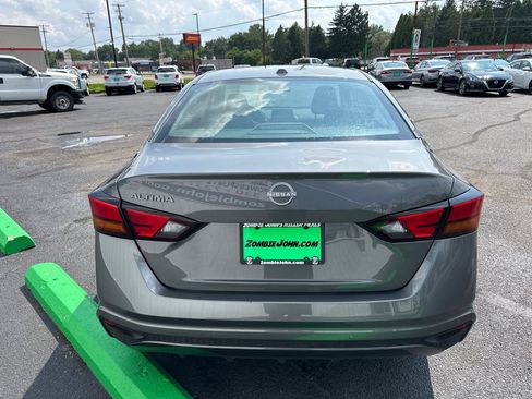 Used 2025 Nissan Altima 2.5 SV FWD image 6