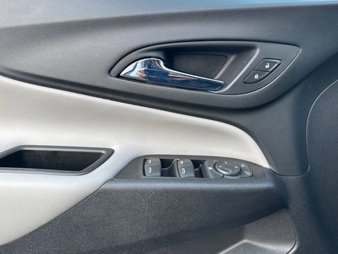 Certified 2021 Chevrolet Equinox LT w/ Driver Convenience Package image 10