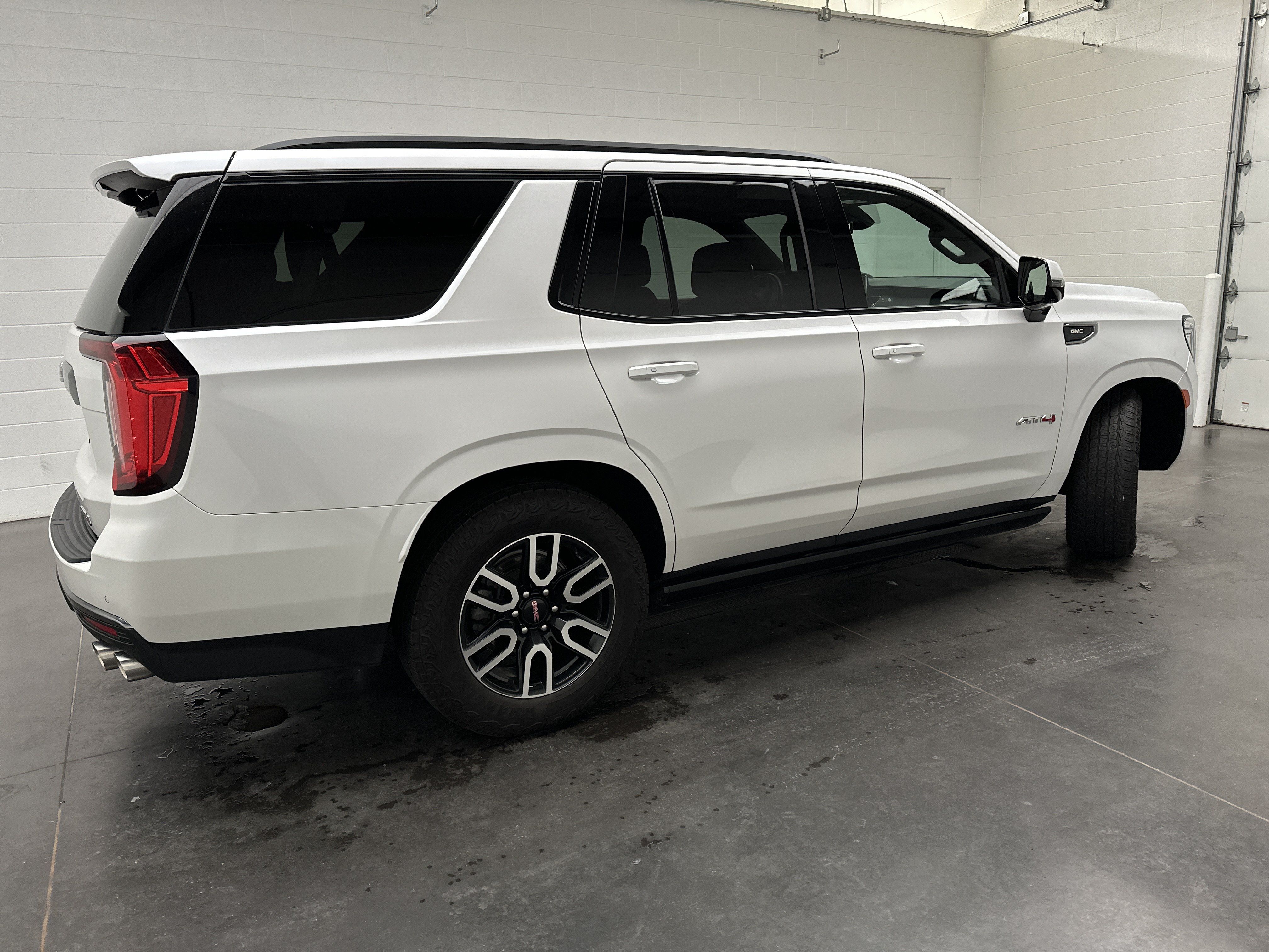 Used 2023 GMC Yukon AT4 w/ AT4 Premium Plus Package AWD/4WD image 10