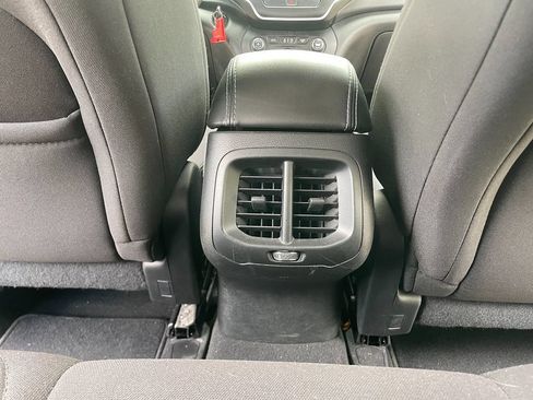 Used 2019 Jeep Cherokee Latitude w/ Popular Appearance Group AWD/4WD image 27