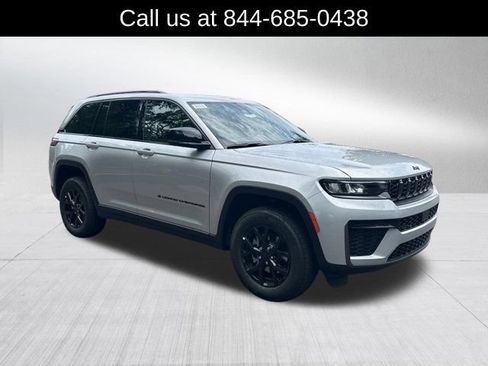 New 2026 Jeep Grand Cherokee Altitude RWD image 3