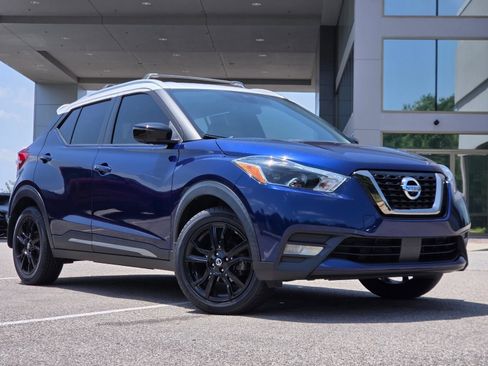 Used 2020 Nissan Kicks SR FWD image 2
