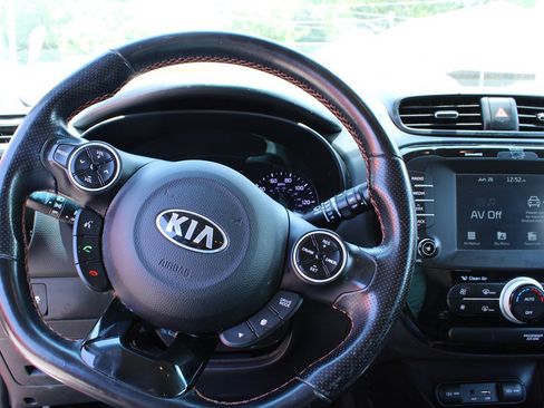 Used 2018 Kia Soul ! FWD image 13
