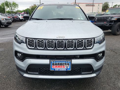 Used 2024 Jeep Compass Limited AWD/4WD image 2