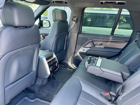 Used 2025 Land Rover Range Rover SE AWD/4WD image 30
