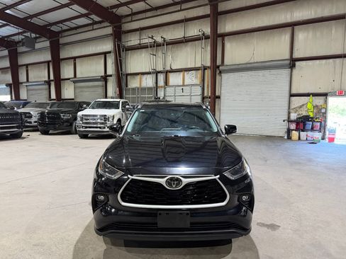 Used 2021 Toyota Highlander XLE AWD/4WD image 10