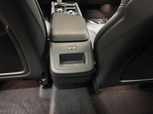 Certified 2023 Volvo XC60 B5 Plus w/ Climate Package image 30