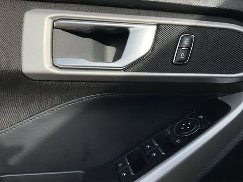 Used 2020 Ford Explorer XLT image 14