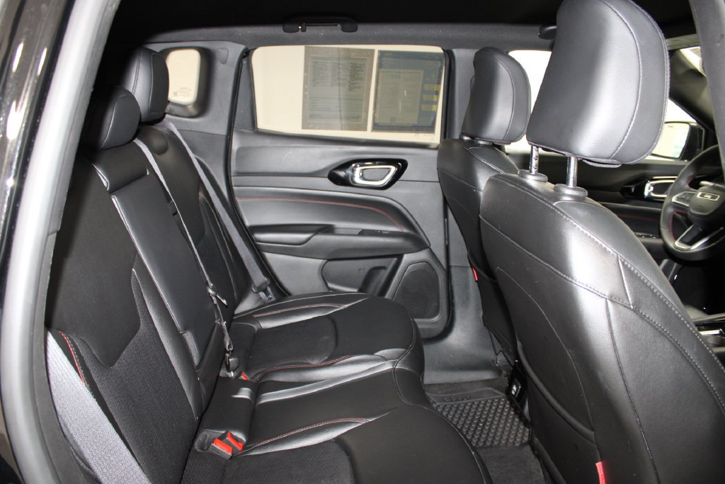 Used 2024 Jeep Compass Trailhawk AWD/4WD image 25